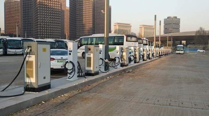 슈퍼 패스트 듀얼 총 120KW / 180KW 바닥 서드 CCS2 상업용 DC EV 충전기 OCPP 1.6