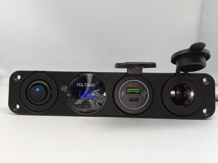 4 In 1 자동차 볼트 미터 듀얼 USB 12V 자동차 담배 라이터 전압 미터 스위치