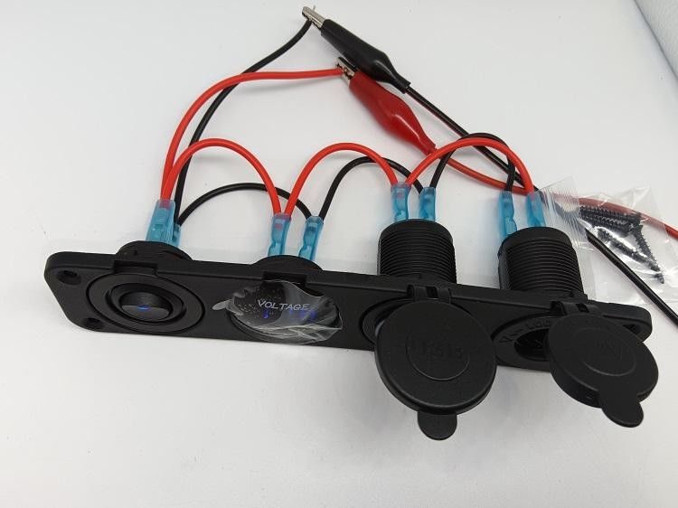 4 In 1 자동차 볼트 미터 듀얼 USB 12V 자동차 담배 라이터 전압 미터 스위치